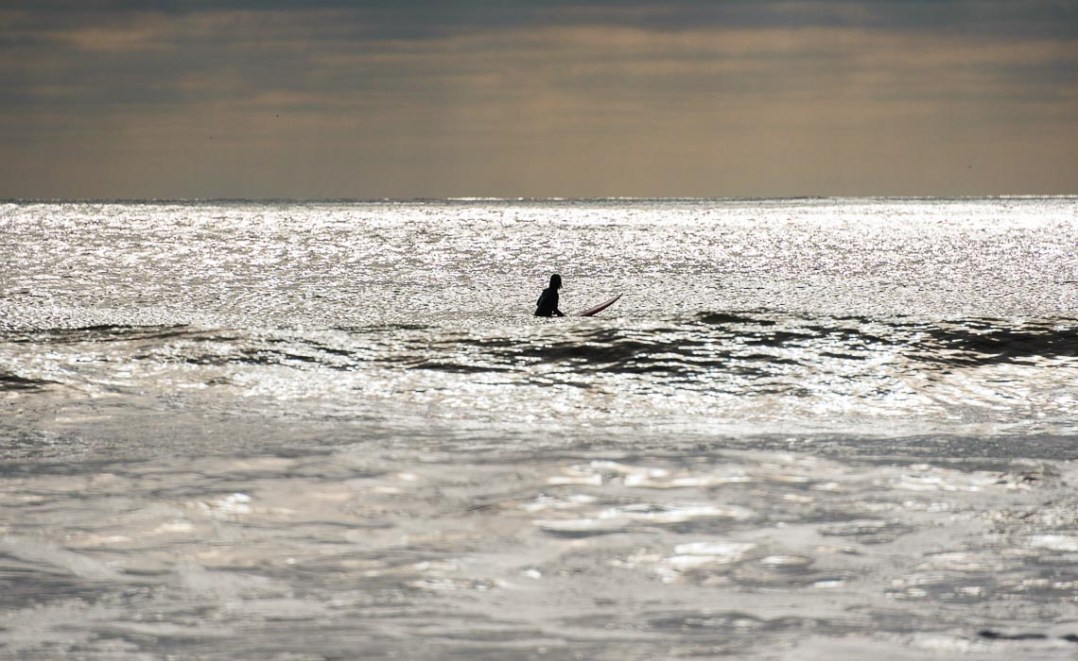 lone-surfer
